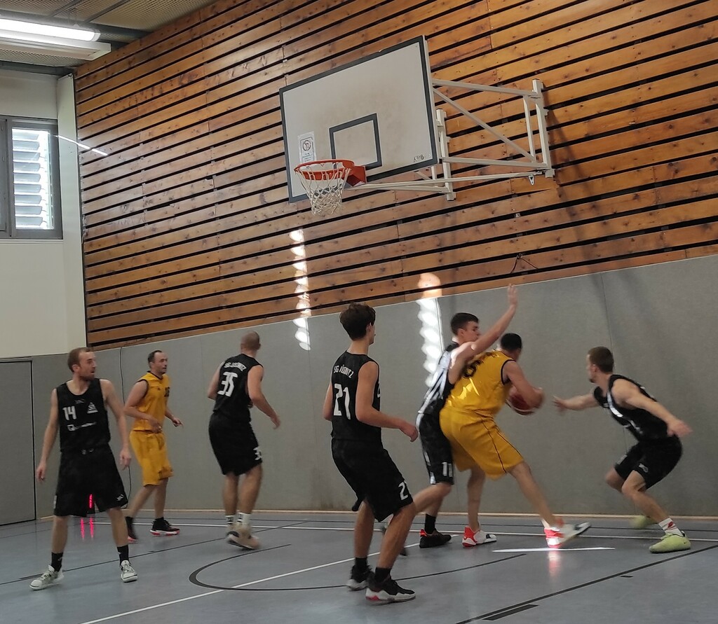 SSV_Jösnitz_Antonio_unterm_Korb.jpg
