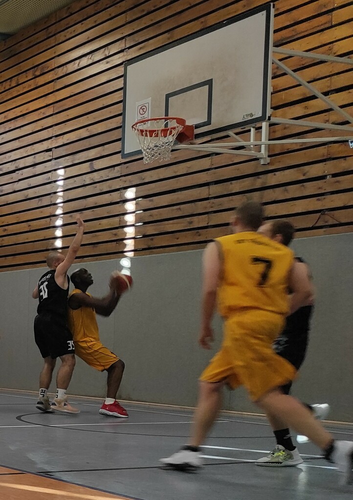 SSV_Jösnitz_John_unterm_Korb.jpg